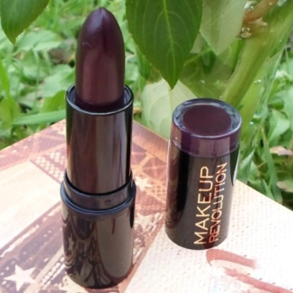 Makeup Revolution 100% Vamp Lipstick NWT
